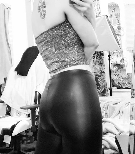 ConcealedBones exclusive star photos