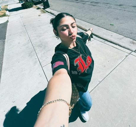 Alondra Delgado star sexy image