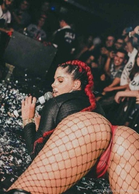 Amanda Miury model perfect pictures