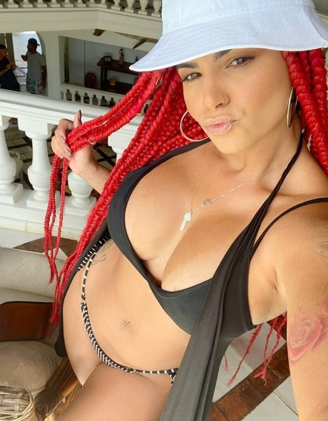 Amanda Miury star top pics