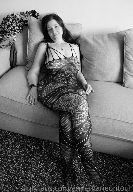 annemarieontour pornographic model image
