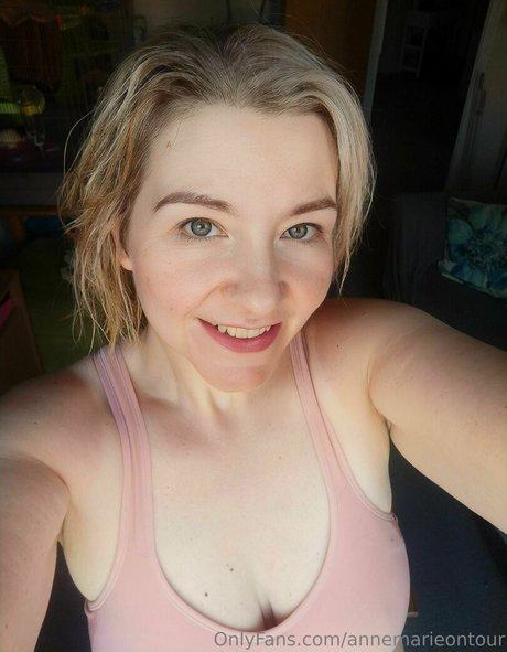 annemarieontour hot actress galleries