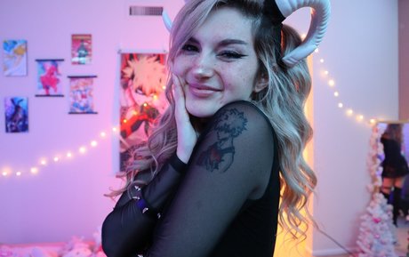 Busy B ASMR star pornographic gallery