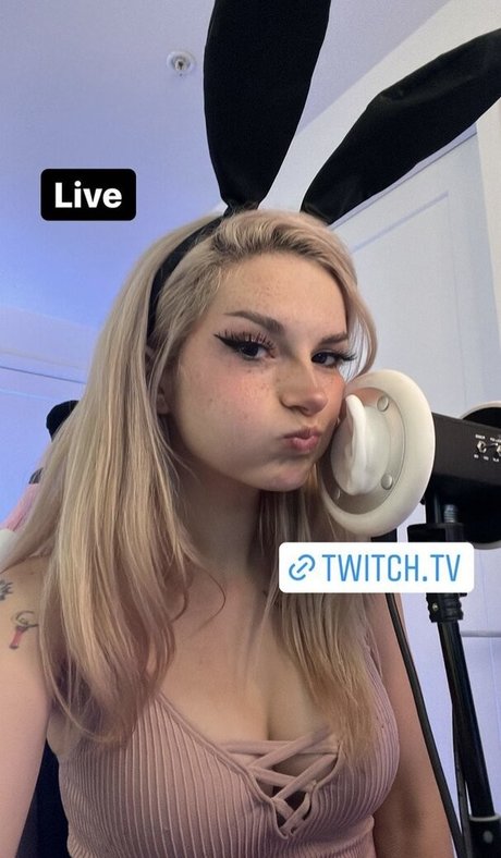 Busy B ASMR pretty model img