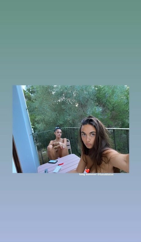 Luna Blaise sexy model img