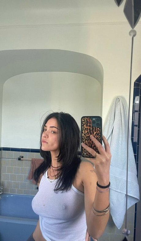 Luna Blaise model pretty picture