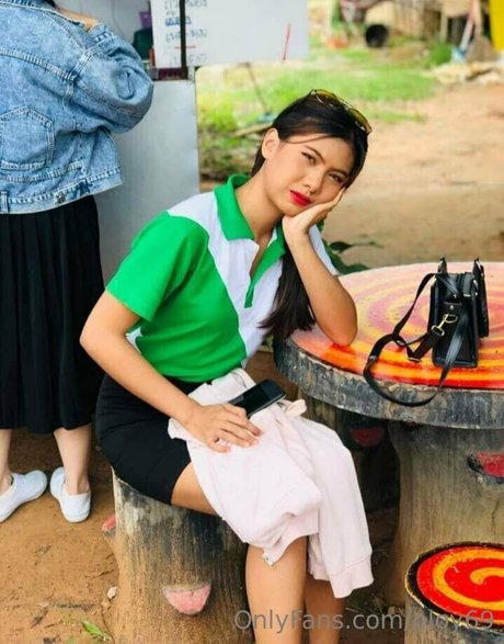 ploy69 model art galleries