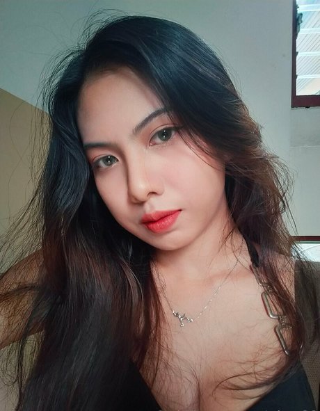 ploy69 model high quality pic