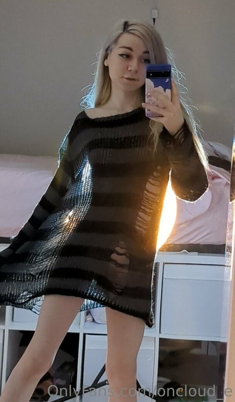 oncloud e model porn pic