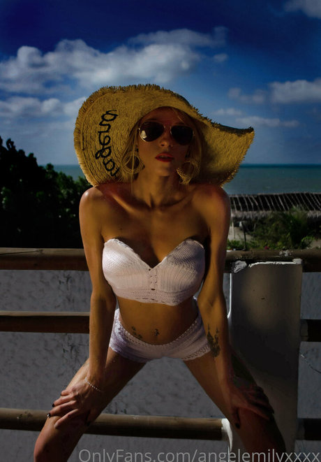 angelemilyxxxx model high quality photo
