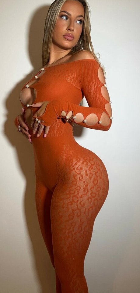 Evie Garbe model art gallery