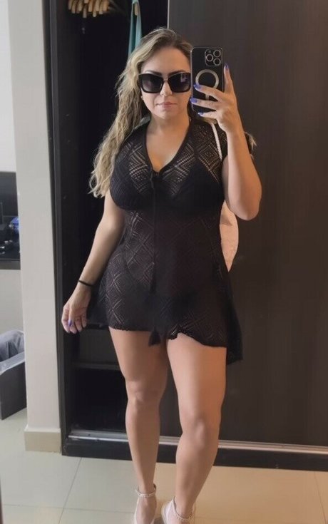 Tati Cariani nude model picture