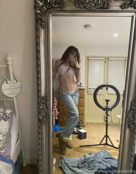 annieecharlottefree naked model gallery