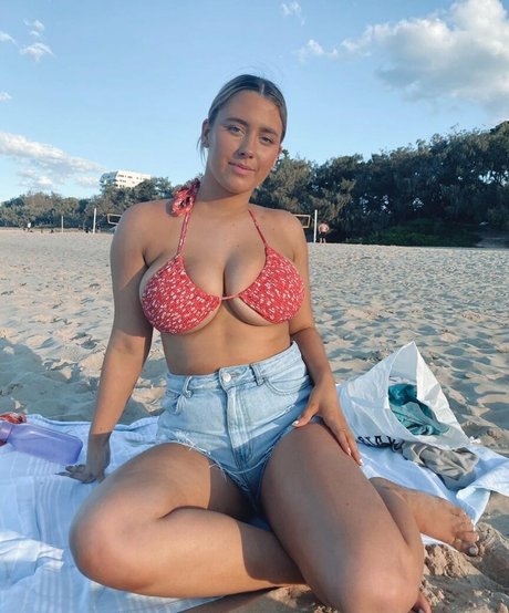 Tahlia A exclusive star photo