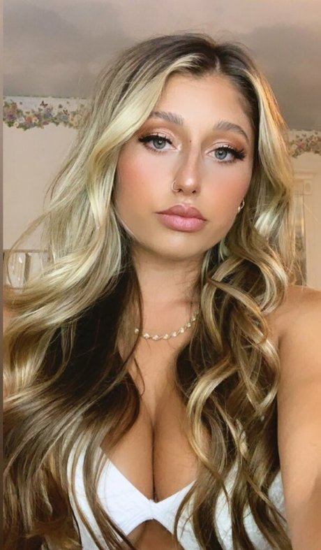 Julia Olivia hot model pics