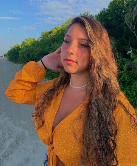 Julia Olivia top star galleries