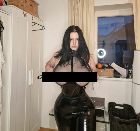 thethreeheadedsnake perfect actress pics