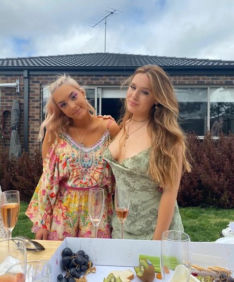 Alanna Pow pornstar adult galleries