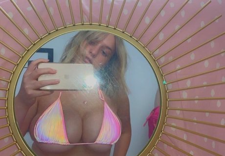 Alanna Pow porn model pic