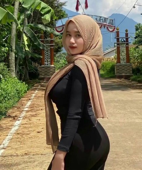 Elvara Caliva model naked images