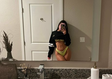 Duda Castro sexy actress pictures