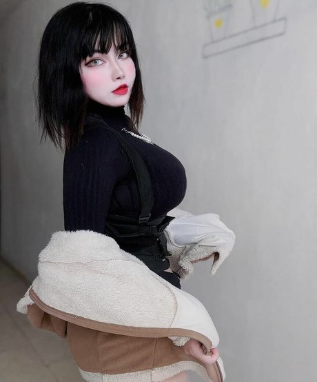 Milliamich adult model pictures