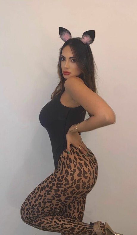 Sannatorr naked model pic