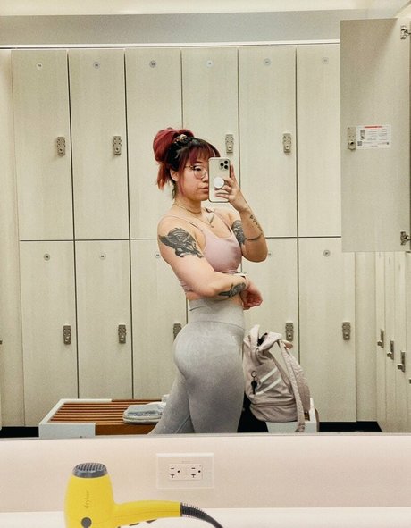 Stella Chung xxx model image