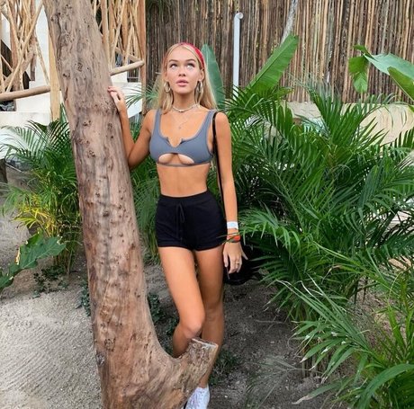 Faith Schroder model adult galleries