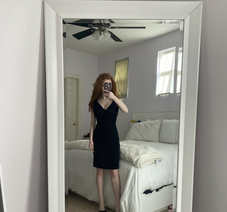 Francesca Capaldi beautiful star img