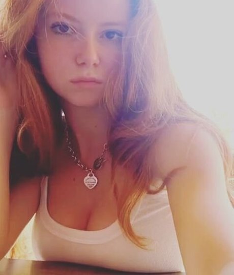 Francesca Capaldi hd actress picture