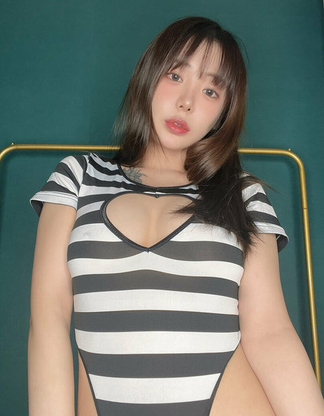 goodnightyui pornographic model image