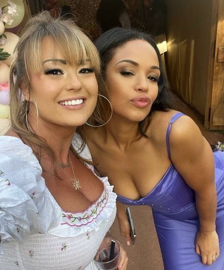 Danielle Nicholls model art photos