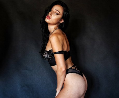 yolesreufs hot model galleries