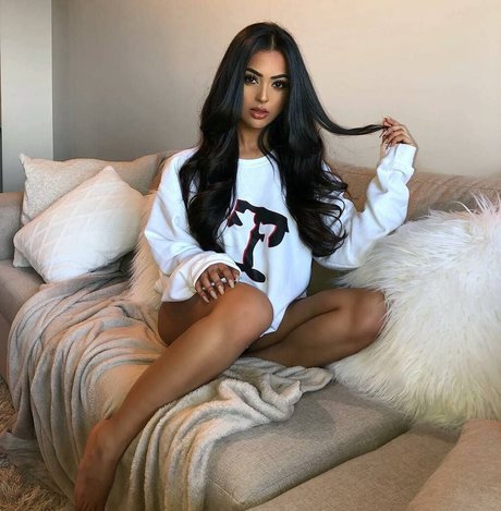 Aneeqa Farid hd model photos