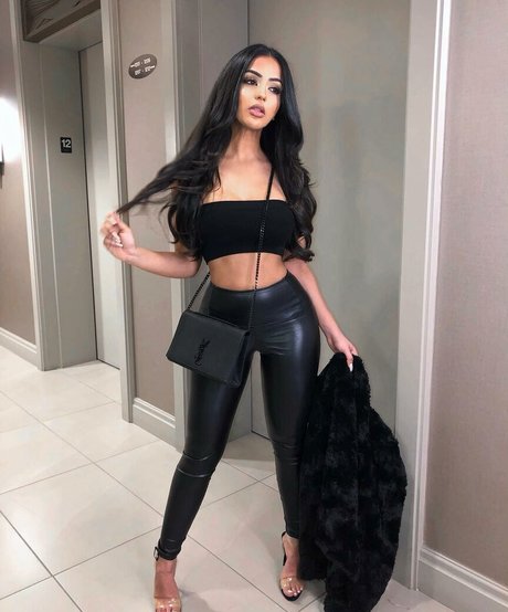 Aneeqa Farid top model photos