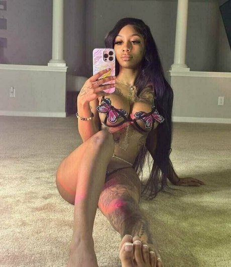 trapsweetyy erotic star photo