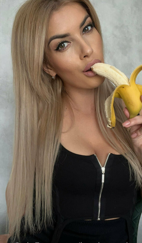 jessica cakes adult actress galleries