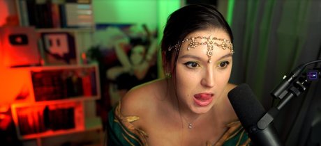 Bisscute model exclusive photos