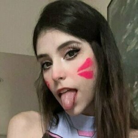 Thaiisu star nude photo