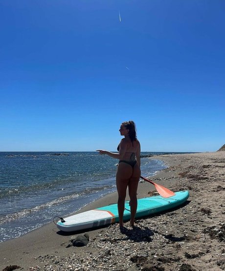 Elora Gummerson model erotic pics