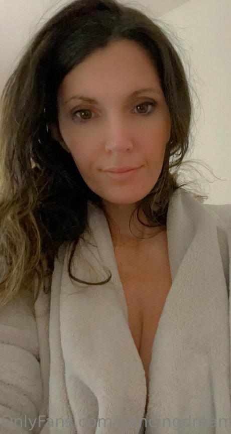 dancingdreamer model art picture