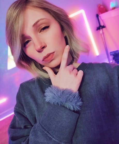 Missclick Gaming sexy star photo