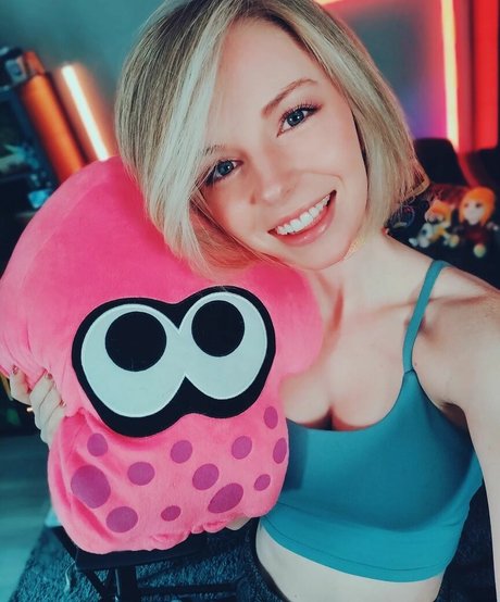 Missclick Gaming model pretty photo