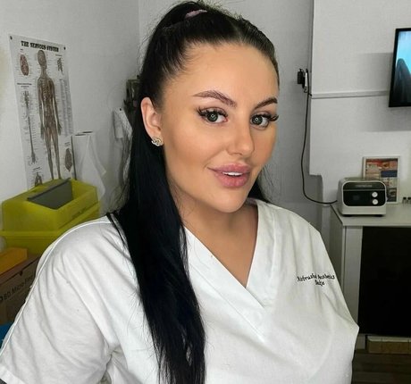 Beckie Holloway star art archive