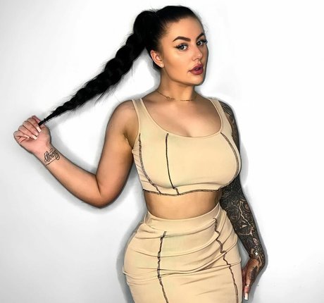 Beckie Holloway erotic pornstar img