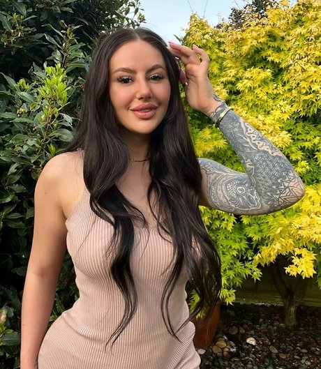 Beckie Holloway model beautiful img