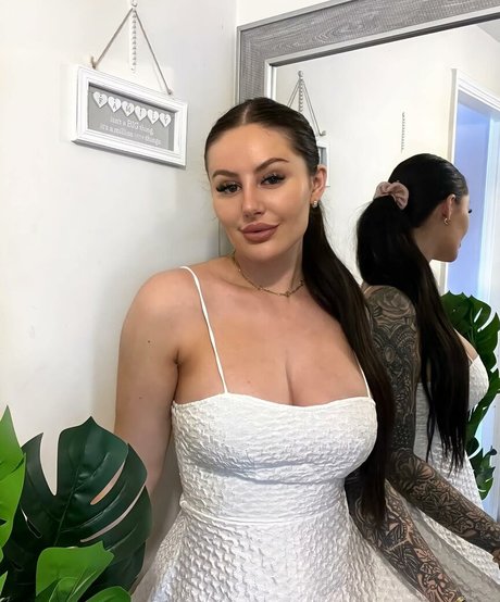 Beckie Holloway exclusive star photos