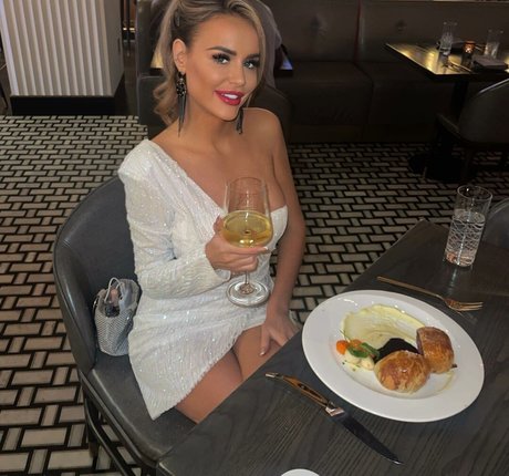 Nicole Farrell model perfect img