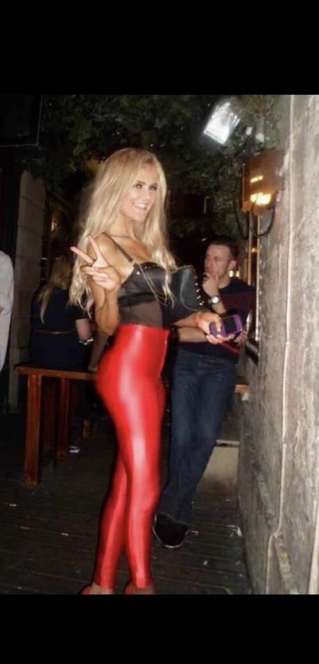 Nicole Farrell model perfect pic